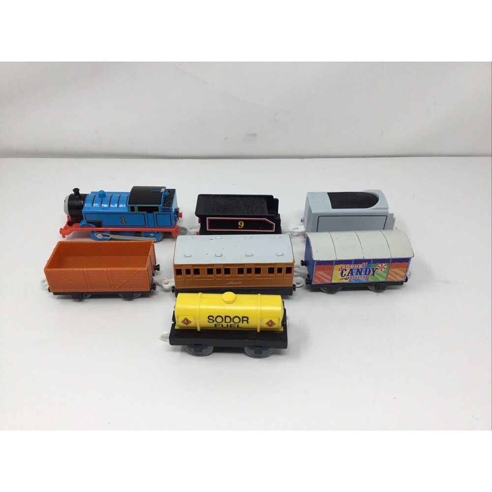 Thomas the Train Motorized Engine 2013 Mattel & Sodor Candy Factory Car Lot of 7